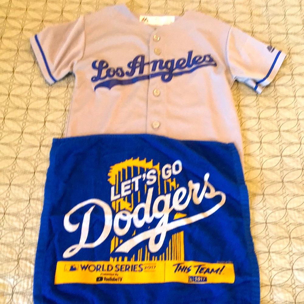 LA dodger jersey and fan towel